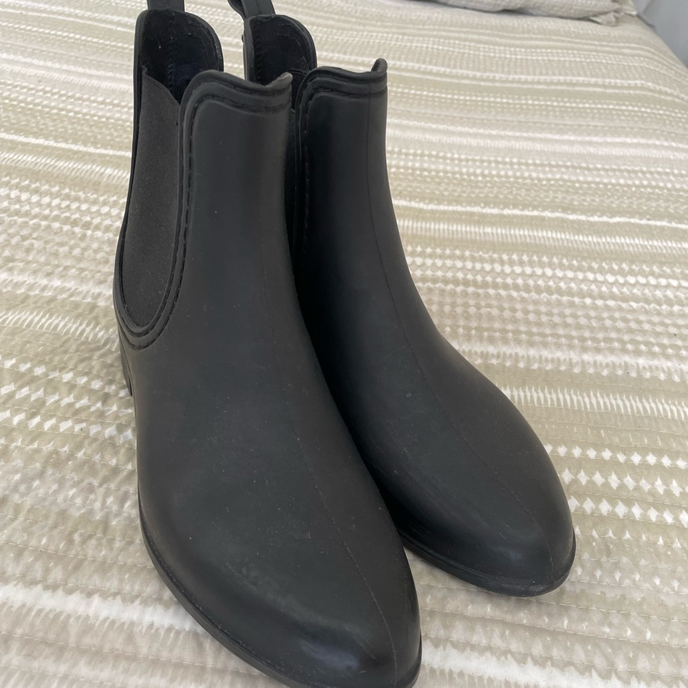 Low top rain boots